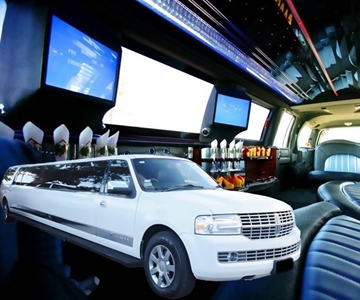 Lincoln Navigator Stretch